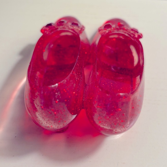Wizard of Oz Iconic Ruby Slippers Figurine - Picture 8 of 13